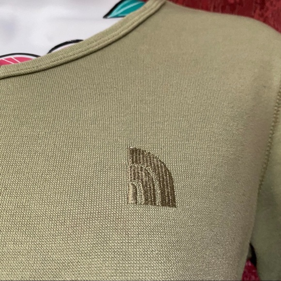 Olive Green North Face V Neck - Picture 2 of 3